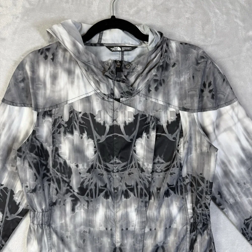 The North Face Flyweight Jacket‎ Women's Small White/Black Tie Dye Hooded Light